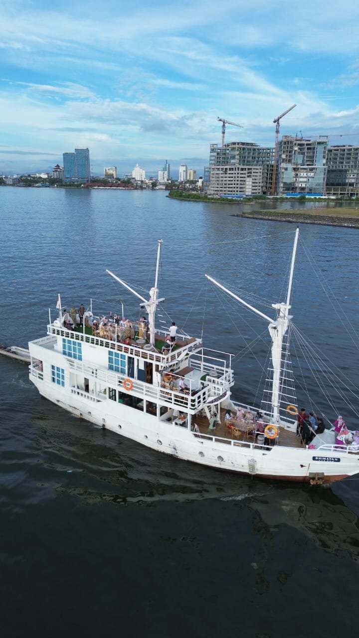 Kapal Pinisi Makassar - Sewa Kapal Pinisi Disini