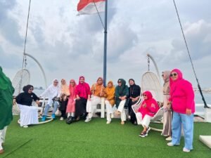 Tempat wisata makassar dengan kapal pinisi