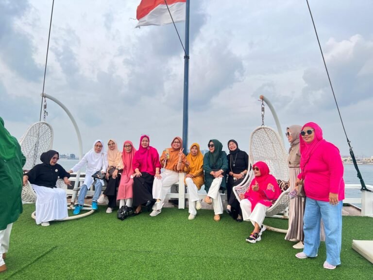 Tempat wisata makassar dengan kapal pinisi